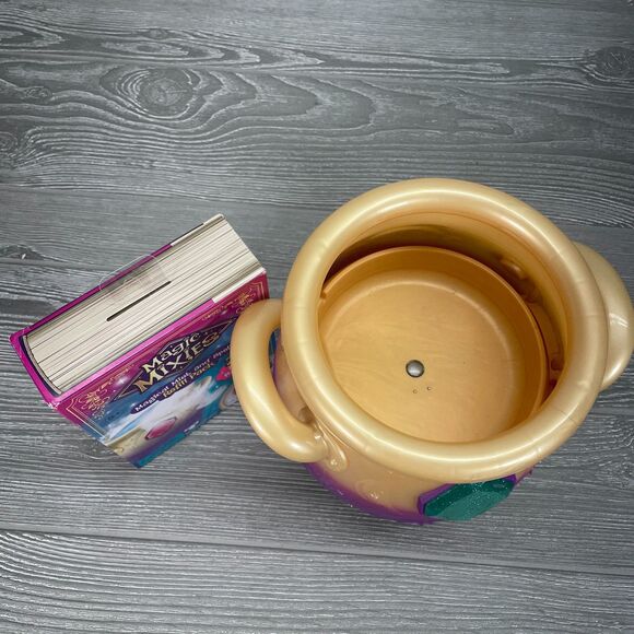 Magic Mixies Magical Misting Cauldron AND New Spells Refill Pack w/ 20+ Reveals - Picture 7 of 10